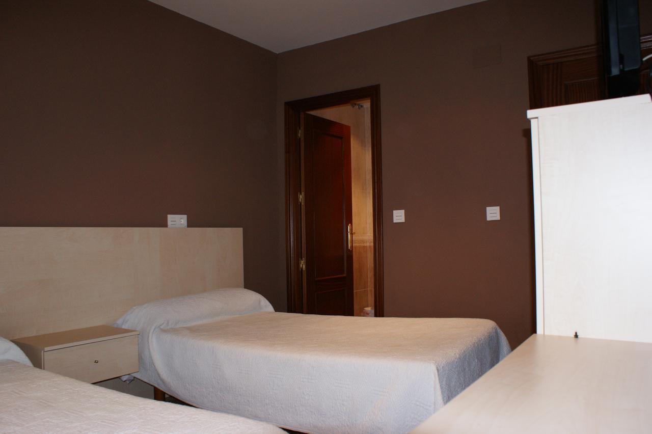 Hostal Carazo Torquemada Exterior photo